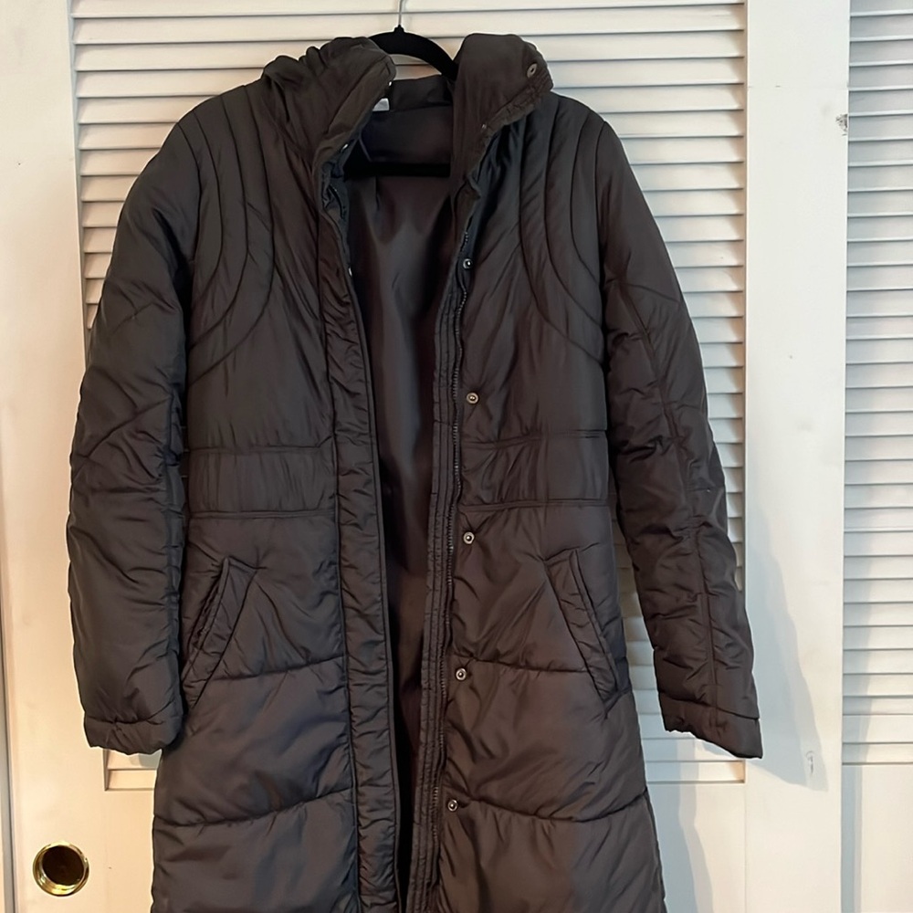 Divided back/dark grey puffer coat ready for winter -